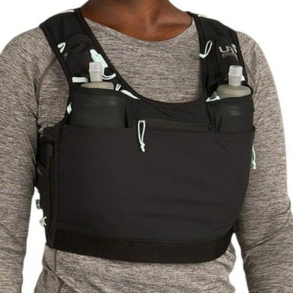 Ultimate Direction Xodus Vesta Women's Hydration Vest New With Unused Bottles XS
